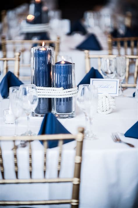 Bring theme throughout your party decorations, including the table decorations and centerpieces. Pin auf Wedding