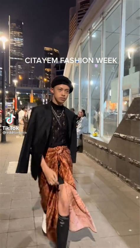 13 Outfit Unik And Nyentrik Para Remaja Citayam Fashion Week Di Sudirman