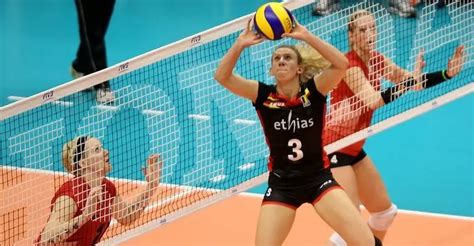 The Setter Volleyball Position Marks Of A Great Player Volleyball Advice