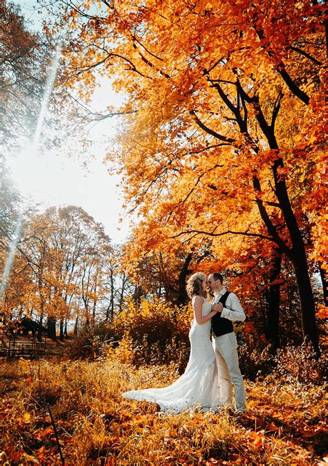 Stunning Fall Wedding Photos To Copy Gorgeous Outdoor Shot Of The