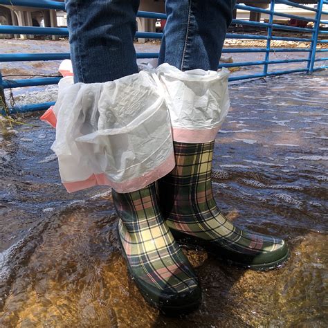 Betsy Kling 🌤️ on Twitter: "Old school trick for dry feet... Haven't