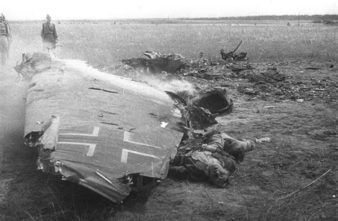 Asisbiz Junkers Ju 87 Stuka Crash Site Showing Two Dead Crew Sukhinichi