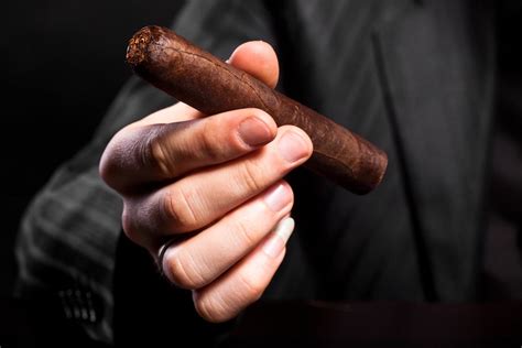 How To Hold A Cigar With Swagger Swagger Magazine