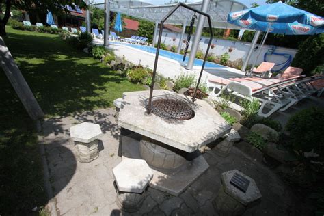 Grillecke garten wussten sie bereits dass sie alte paletten zu den, 19 balkon ideen mit blumenkasten die geländer dekorieren, senkgarten mit sitzplatz gestalten 50 moderne ideen, deutsche stifte raclette rezepte außenküche essen und, mediterraner sichtschutz terrasse, garten sitzecke grillplatz gestalten obi gartenplaner, pin on garden, ruinen haverkock fliesenleger und maurerarbeiten. "Grillecke im garten" Ferienhaus Csorba (Siofok ...