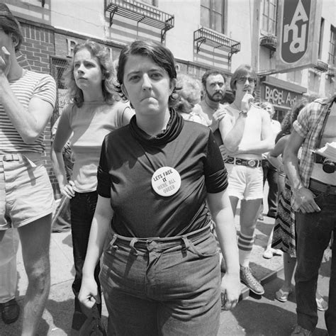 renta un clóset fotos nunca antes vistas de la marcha del orgullo de 1977 en la ciudad de nueva