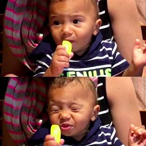 Lihat Yuk Ekspresi Menggemasakan Bayi Saat Mencicipi Lemon Foto 1