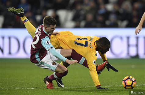 West Ham United Fans React On Twitter To Sam Byrams Performance Against Crystal Palace