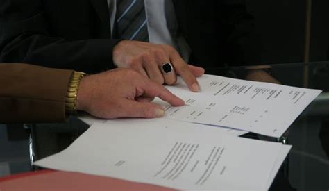 Afecta ciertos bienes o derechos para un fin lícito y determinado, en beneficio propio o de un tercero. Diferencias entre un fideicomiso y una fundación - Mundo Offshore