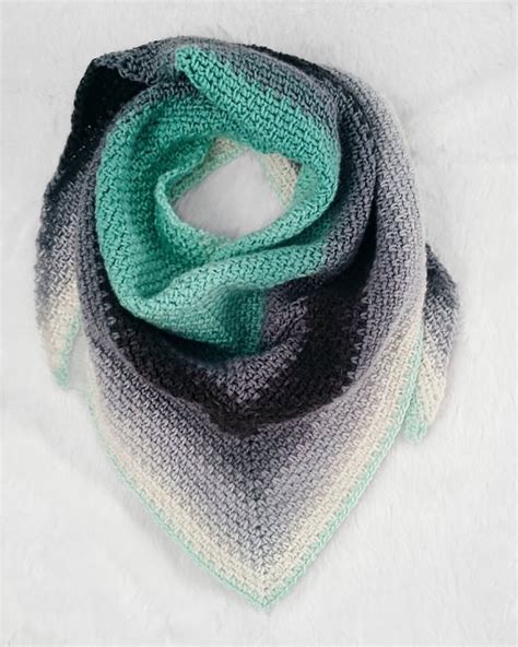 15 easy crochet triangle scarf pattern for beginners crocht