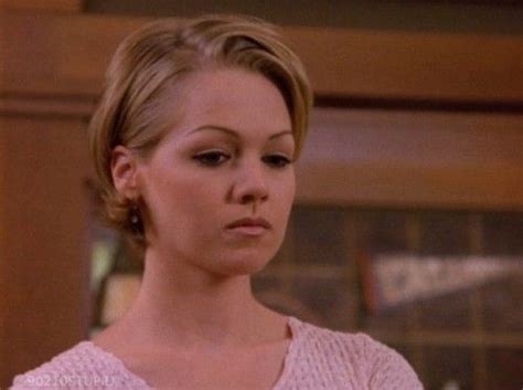 Her look is so natural and gorgeous. Pin on Beverly hills 90210