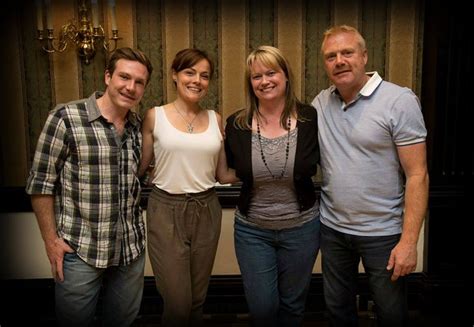 William murdoch est un jeune et brillant inspecteur qui résout des enquêtes criminelles à l'aide de. Adore these guys! Such an incredible cast! Lachlan Murdoch ...