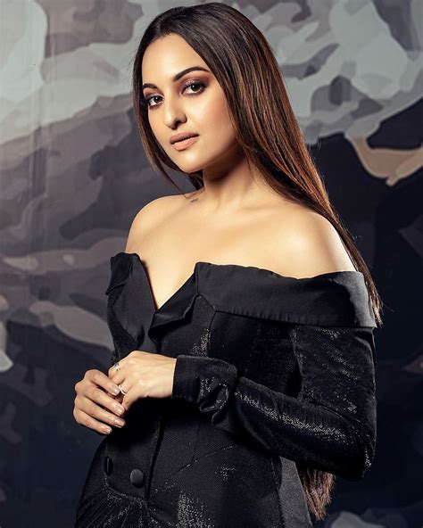 Like It 👍 Or Love It 😘 Sonakshi Sinha Looks Super Gorgeous Bollywood Designer Sarees Bollywood