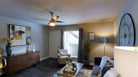Often referred to as a bog town, this city attracts all kinds of people because of the relatively due to the booming economy, you can comfortably live in the 4th largest city in the us and still afford a one bedroom for less than $800 a month. The Morgan Apartment Homes Apartments - Houston, TX ...