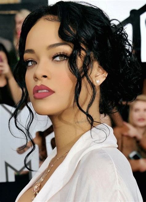 Rihanna Riri And Makeup Resmi Rihanna Cabelos Penteados Cabelo
