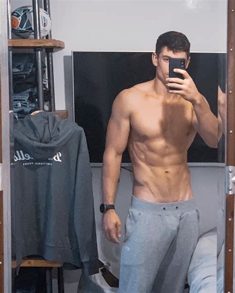 Too Hot To Handles David Shocks Followers With Huge Bulge As He Poses For Mirror Selfie The