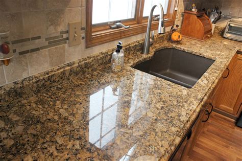 Pictures Of Granite Kitchen Countertops And Backsplashes Things In The Kitchen