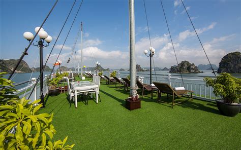 Sundeck On Signature Ha Long Cruise Signature Hạ Long Cruise