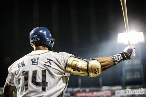Eric Thames Is A Legend In Korea Now Hes Restarting His Career With The Brewers Eric Thames