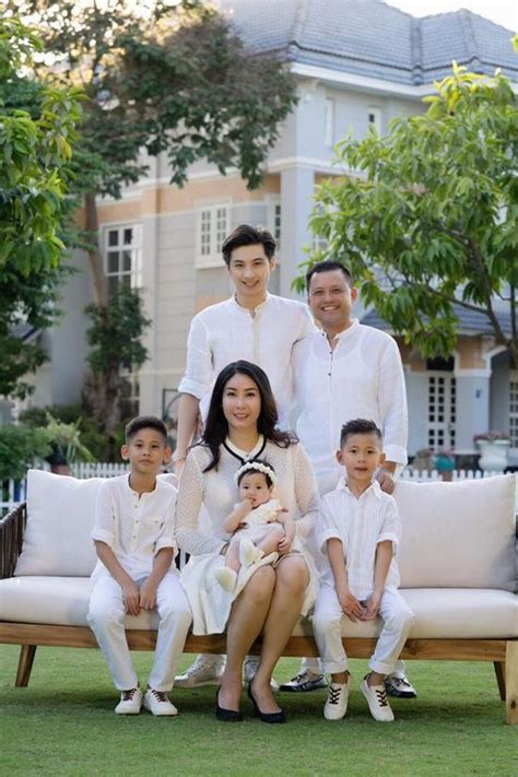 Cô có chuyến du xuân đầu năm cùng hội bạn thân ở vịnh ninh vân, nha trang. Hà Kiều Anh sống hạnh phúc sau khi ly hôn chồng đầu tù tội