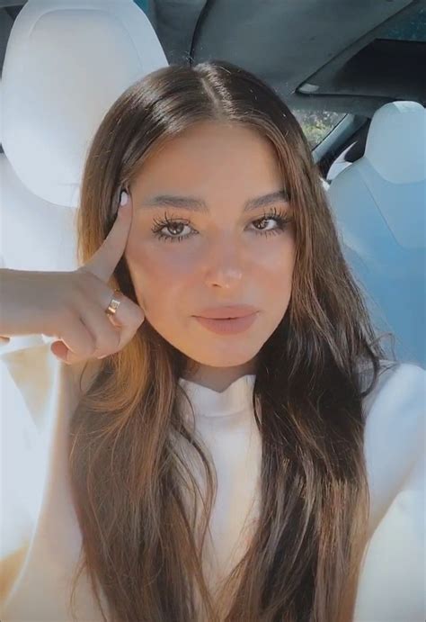 Tiktok Star Addison Raes Instagram New Selfie In The Car With Yellow Hoodie 🧸 She Is Gorgeous