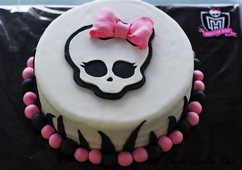 Inspírate con nuestras fotografías y apuesta por colores que combinan con el lila para el salón. Cocina de color Lila: Tarta Monster High | Tartas ...