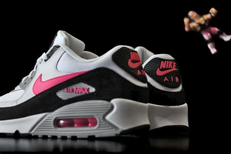 Nike Air Max 90 Essential Excellently Executed Sole Collector