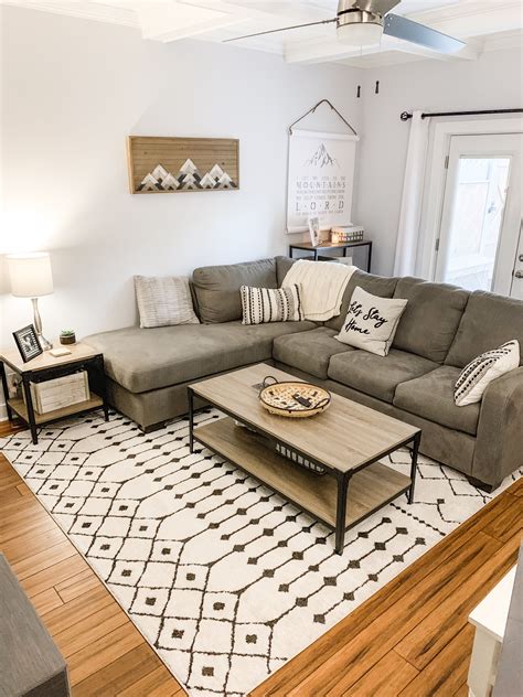 It's all too common to err on the side of caution, sticking with a neutral color scheme that just comes off as boring. Modern Farmhouse Living Room Gray and Black Mountain Theme Super Cozy ☺️ | Living room grey ...