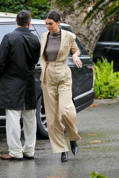 Truque De Styling Coloque O Blazer Para Dentro Da Calça Kendall Jenner Street Style Kendall