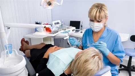 Worauf Patienten Bei Der Behandlung Beim Zahnarzt Achten Sollten