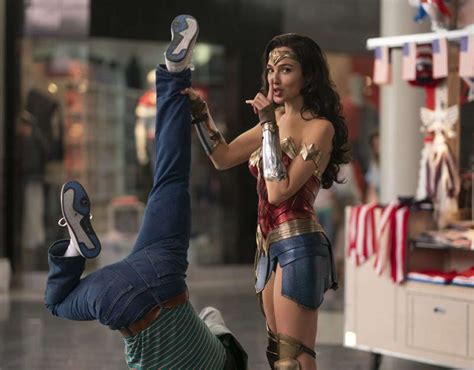 Review Wonder Woman 1984’s Phenomenal Cast Carry A Complicated Story