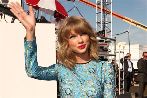 Taylor Swift Removes All Her Music From Spotify As Service Begs Her To