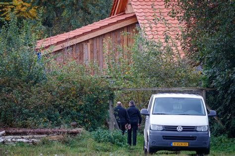 Ruinerwold, boerderij aan de dr larijweg. Rechter gaat zelf kijken bij boerderij Ruinerwold