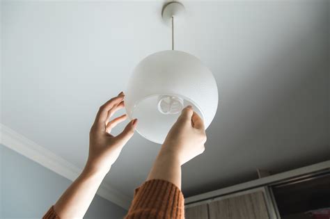 9 Easy Steps To Replace A Light Fixture Ohmyapartment Apartmentratings