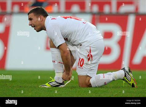 Colognes Lukas Podolski Ties His Shoelaces During The Bundesliga