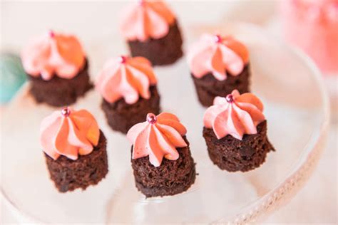 Kuchenkult bietet trends zu kaffeeklatsch & kuchenparty hier findest du rezepte, ideen zur dekoration, tipps zum backen & torten verzieren jetzt lesen! Süße Partyhäppchen & Partykuchen: Fingerfood Kuchen Rezepte