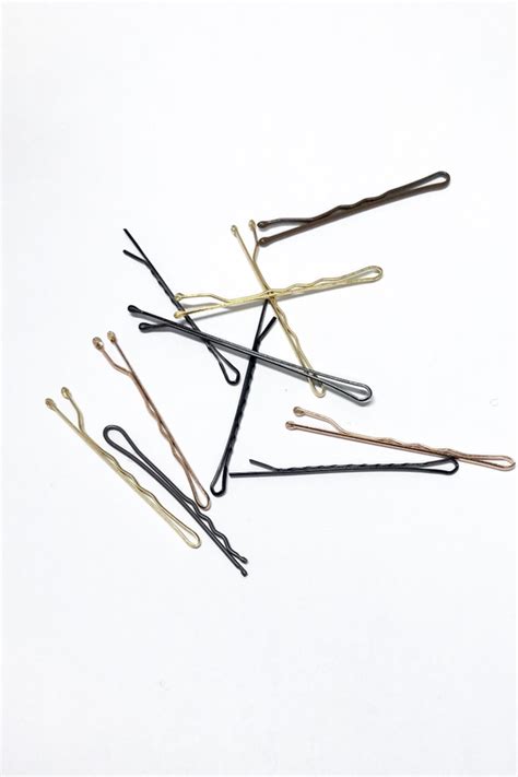 4 Reasons Women Should Carry Bobby Pins In Their Purse Not Just For