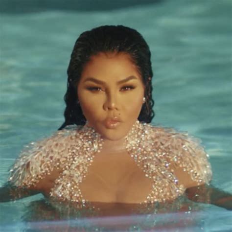 Premiere Lil Kim Lives A Life Of Luxury In Nasty One Video Complex