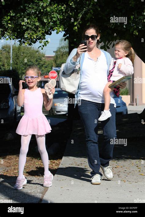 Pregnant Jennifer Garner Takes Her Daughters Violet And Seraphina Affleck To Ballet Class In