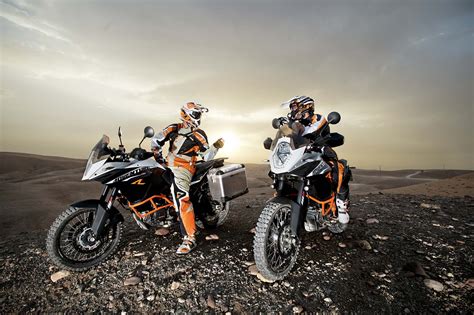 I really liked the review. 35 Photos of the KTM 1190 Adventure - Asphalt & Rubber