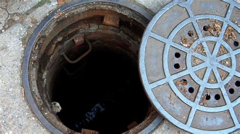 Mumbai No More Manhole Deaths This Monsoon As Bmc Lays Iron Nets