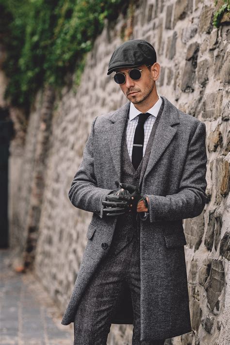 In overcoats, the demand centered on coats of the raglan type, cut with the pivot, bat wing, or a kimono effect. Peaky-Blinders-Style-1920's-Mens-Fashion-1 - what my ...