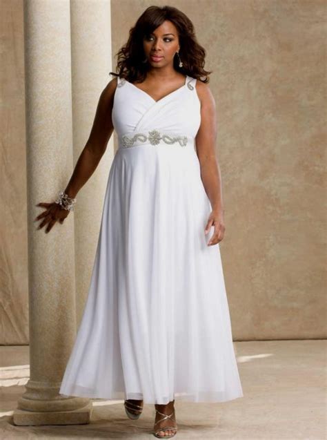 Whatever the season, find the perfect plus size dresses for weddings in our selection at simply be. simple plus size beach wedding dresses looks | B2B Fashion