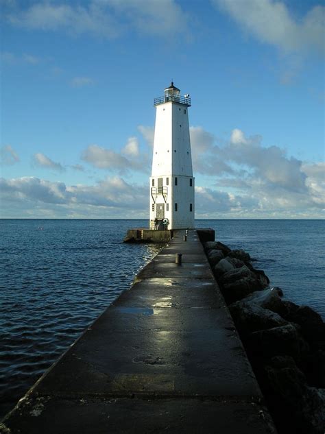 Lighthousesinmichigan Frankfort Michigan Lighthouse Lake