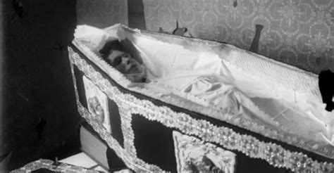 11 Facts About The Decomposition Rates Of A Body Buried In A Casket