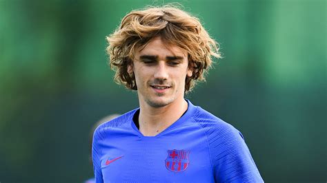 Great antoine griezmann grew out his hair but shaved, then restart his hair growth journey and now. Griezmann Hairstyle Barca - Haircuts Girl Ideas