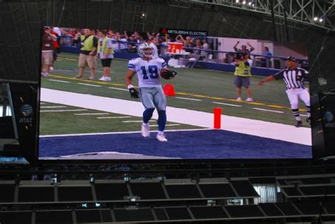 A quick video i shot with my flip cam while driving by the new dallas cowboys football stadium in arlington, tx. The Dallas Cowboys Stadium Video Board: Gimme Some High Def