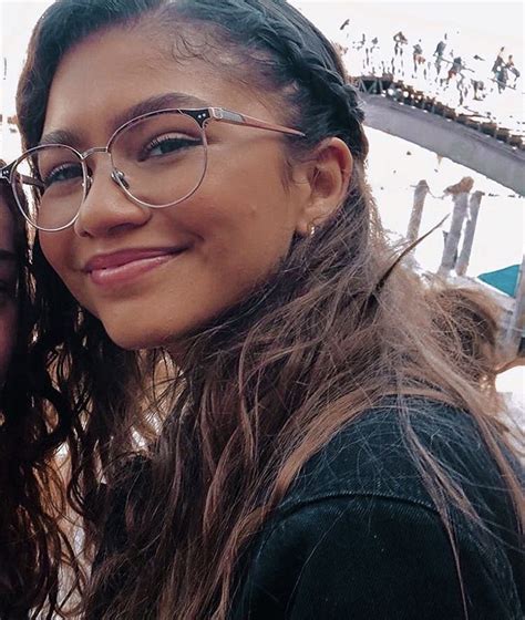 My Heart Went 💕💘💖💗💞💞💝 Zendaya Swag Zendaya New Glasses