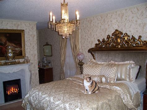 Besides, the modern victorian bedroom layout can also be found in a few ideas so that you may select the best one for the bedroom. Victorian Living Room