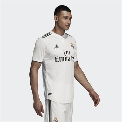 It is the same condivo 21 template adidas is using for many of the major european clubs it outfits. Real Madrid 2018-19 Adidas Home Kit | 18/19 Kits ...