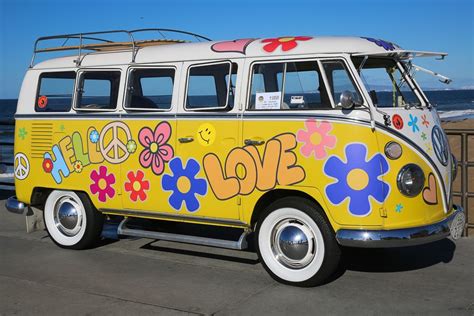 Volkswagen Surf Vans At The Surf City Pier Vw Hippie Van Volkswagen Vans Hippie Bus